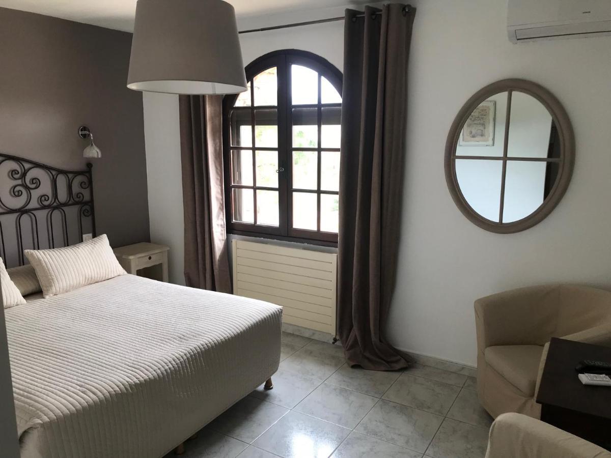 Logis Hotel Le Manoir & Lounge Apt Luaran gambar