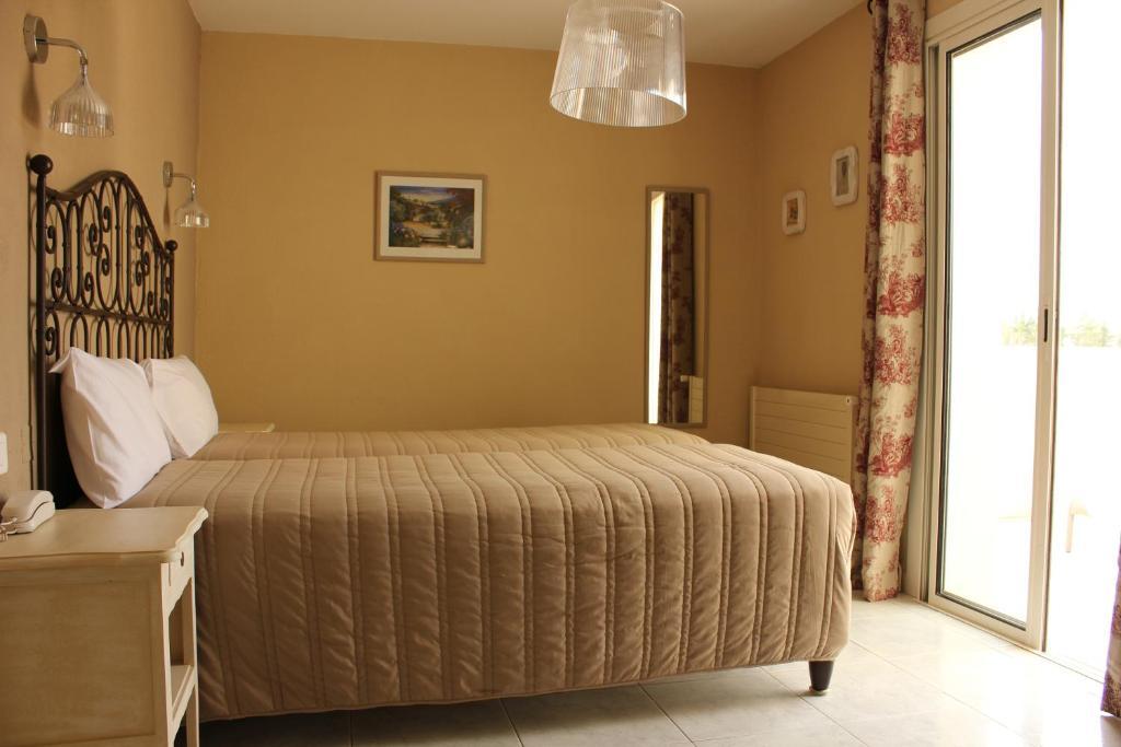 Logis Hotel Le Manoir & Lounge Apt Bilik gambar